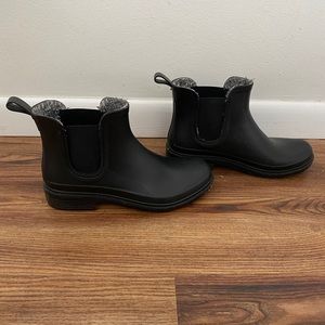 Blundstone look-alike rain boots